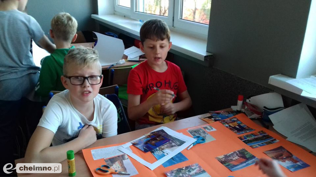 Uczniowie Czwórki próbują ocalić od zapomnienia.