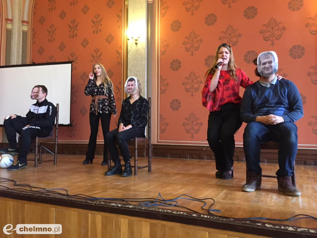 Wesoło i strasznie: ostatnie klasy rządziły w szkołach.