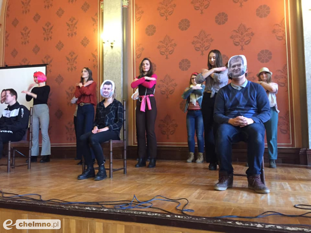 Wesoło i strasznie: ostatnie klasy rządziły w szkołach.