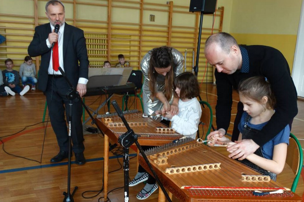 Prezentacja barwy dźwięków cymbałów.