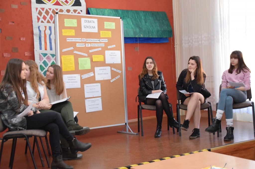 Prawa dziecka we współczesnym świecie: debata w SP nr2.