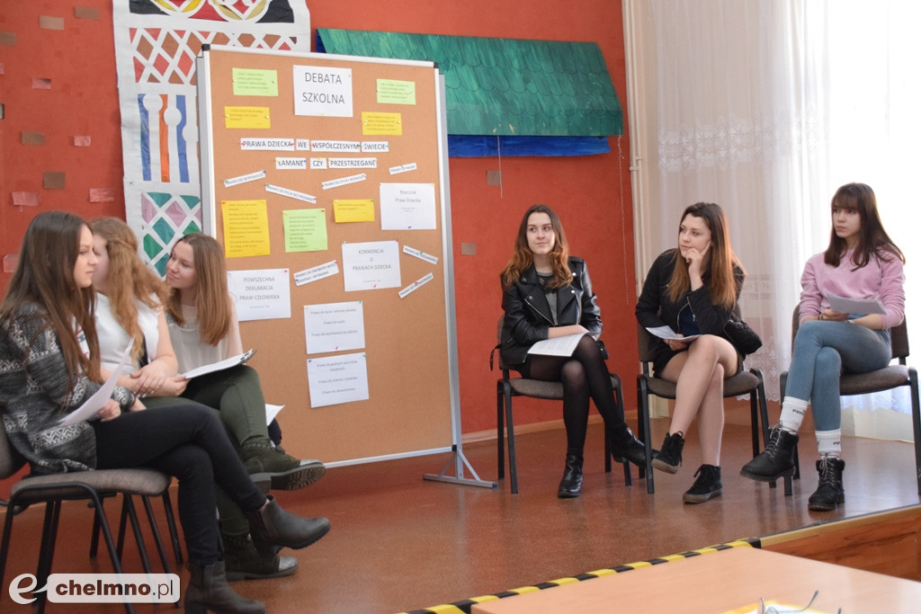 Prawa dziecka we współczesnym świecie: debata w SP nr2.