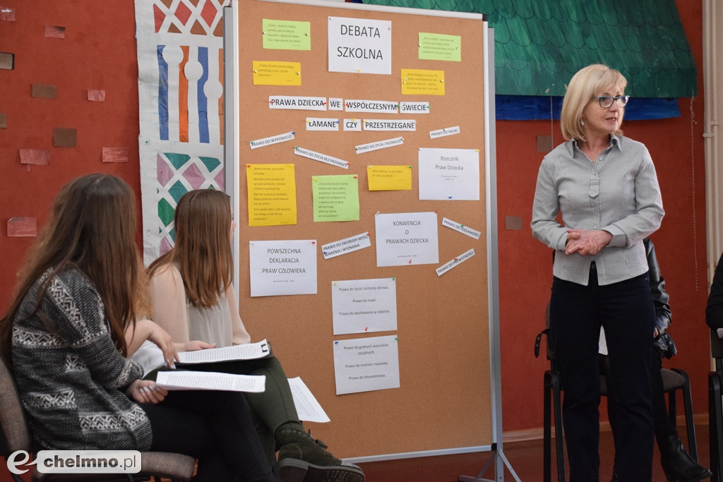 Prawa dziecka we współczesnym świecie: debata w SP nr2.