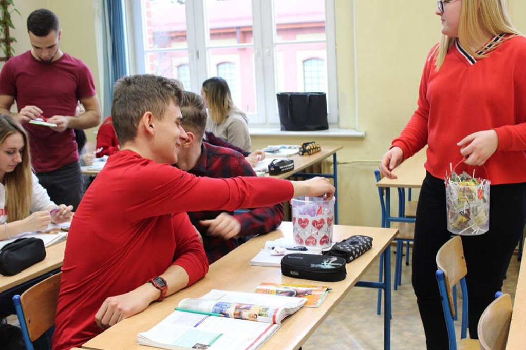 Kilka zdjęć z obchodów Dnia Zakochanych w ZS nr2.