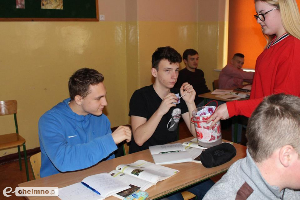 Kilka zdjęć z obchodów Dnia Zakochanych w ZS nr2.