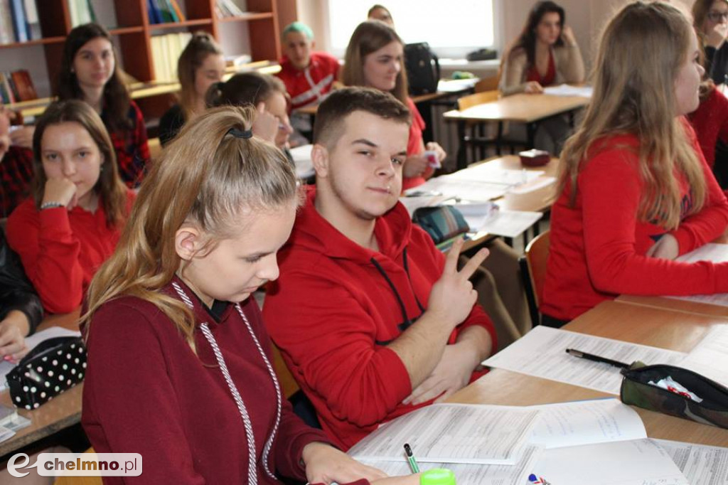 Kilka zdjęć z obchodów Dnia Zakochanych w ZS nr2.