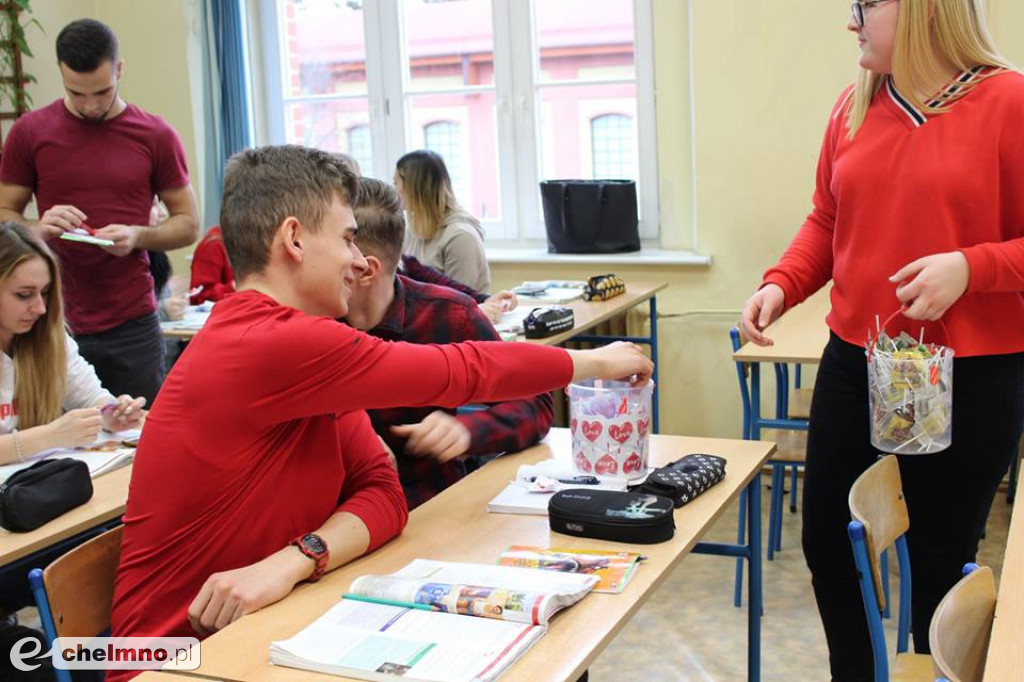Kilka zdjęć z obchodów Dnia Zakochanych w ZS nr2.