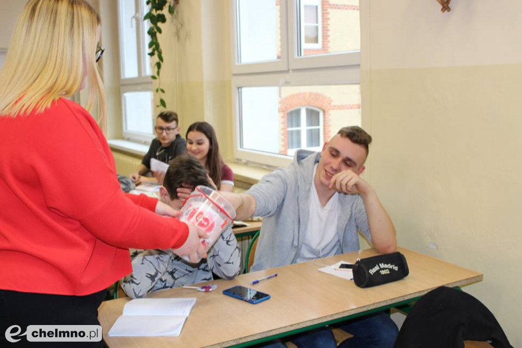 Kilka zdjęć z obchodów Dnia Zakochanych w ZS nr2.