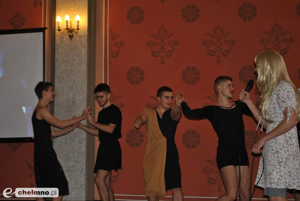 Twoja twarz brzmi znajomo: Święto Kobiet w ZSO nr 1