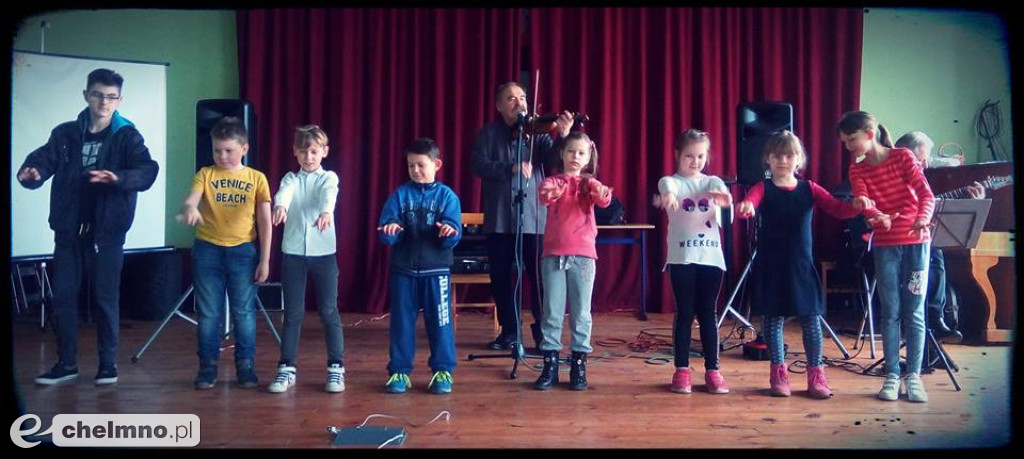 Koncert muzyki klasycznej i lekcje bandażowania