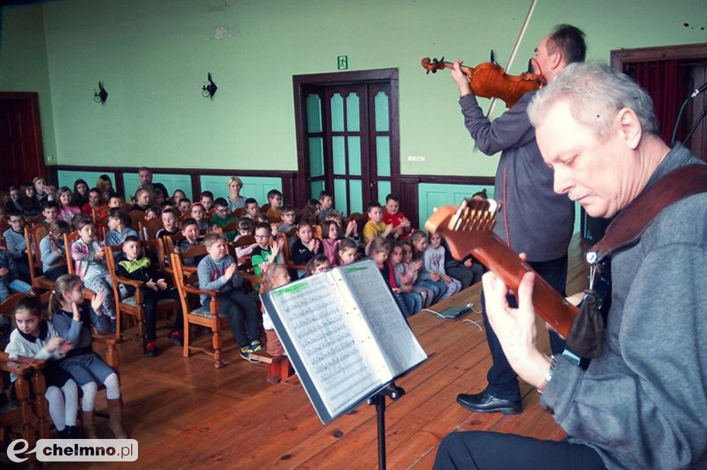 Koncert muzyki klasycznej i lekcje bandażowania