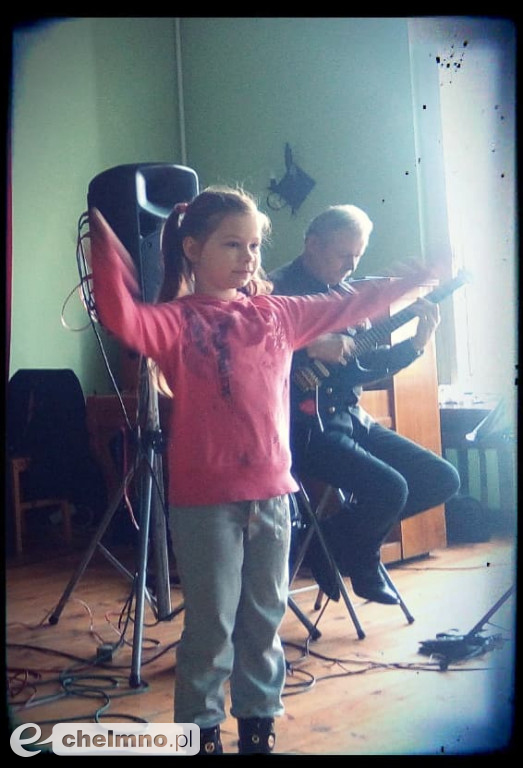 Koncert muzyki klasycznej i lekcje bandażowania