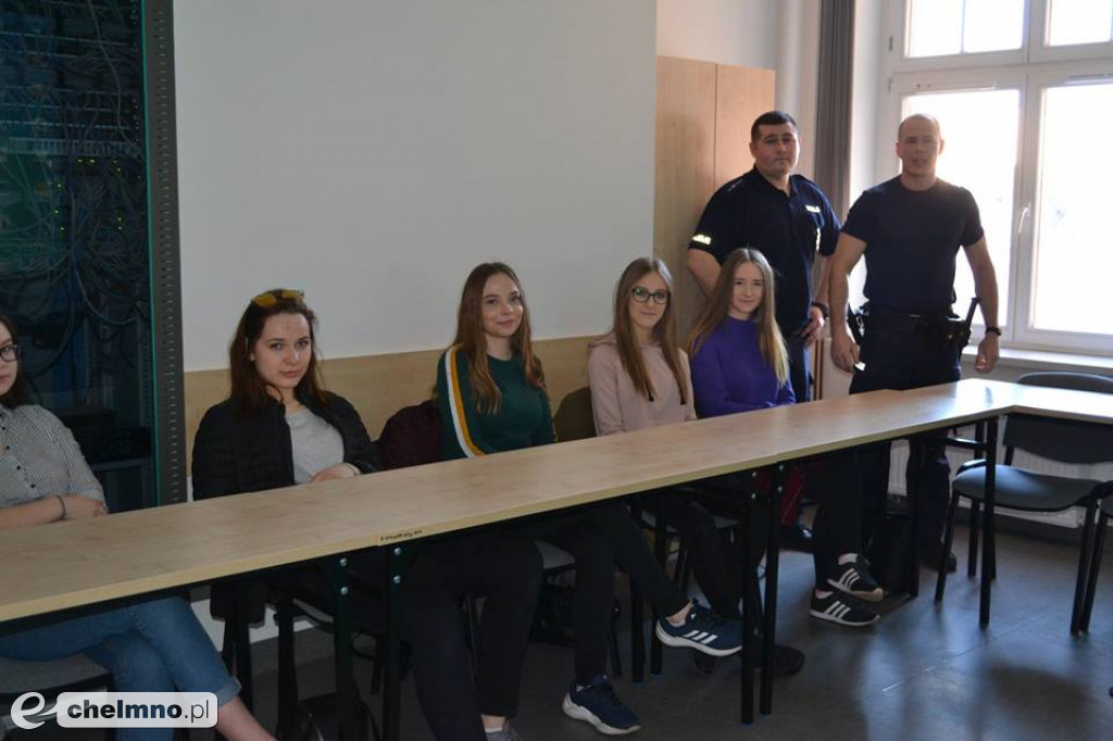 Praktyki i pierwsze doświadczenia zawodowe