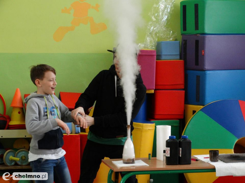 Pokazy fizyczno - chemiczne w Czwórce