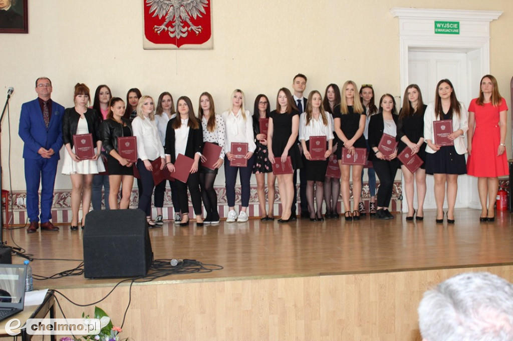Pożegnanie absolwentów klas maturalnych w ZS nr 2