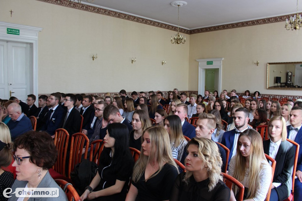 Pożegnanie absolwentów klas maturalnych w ZS nr 2