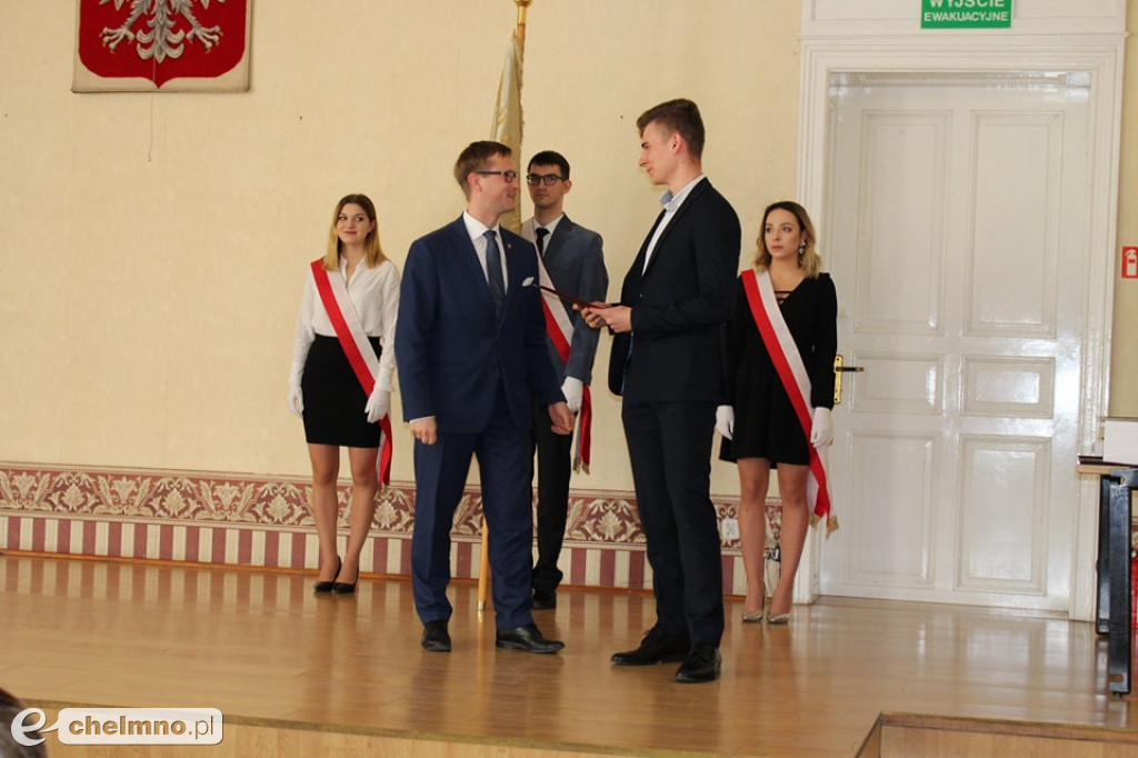 Pożegnanie absolwentów klas maturalnych w ZS nr 2