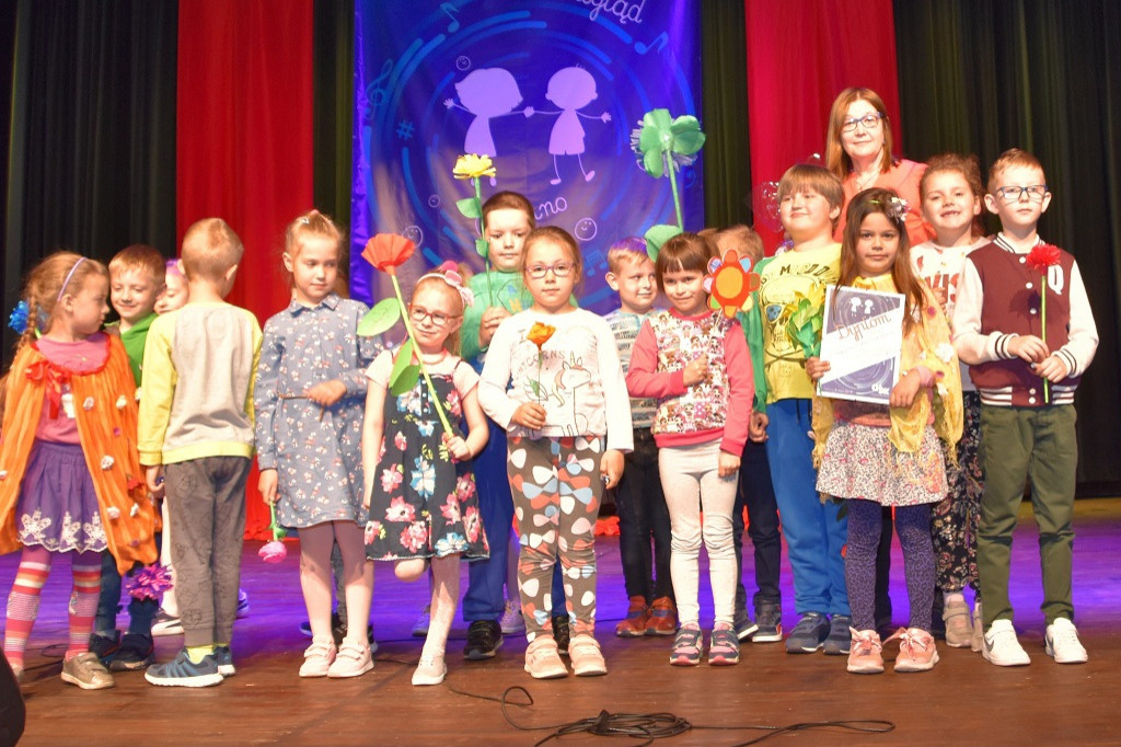 Radosne śpiewanie na Festiwalu Piosenki Przedszkolnej