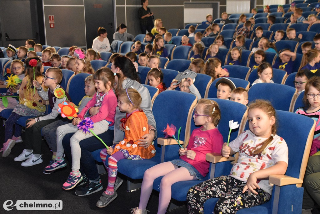 Radosne śpiewanie na Festiwalu Piosenki Przedszkolnej