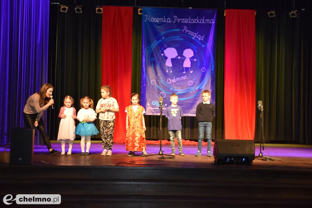 Radosne śpiewanie na Festiwalu Piosenki Przedszkolnej