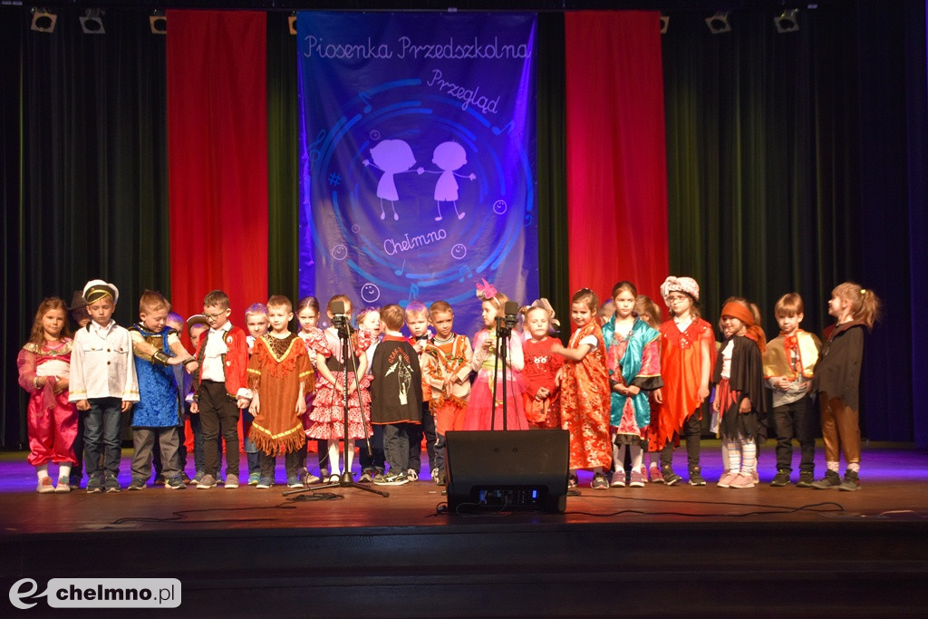 Radosne śpiewanie na Festiwalu Piosenki Przedszkolnej