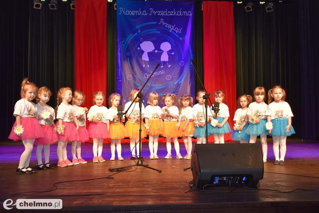 Radosne śpiewanie na Festiwalu Piosenki Przedszkolnej