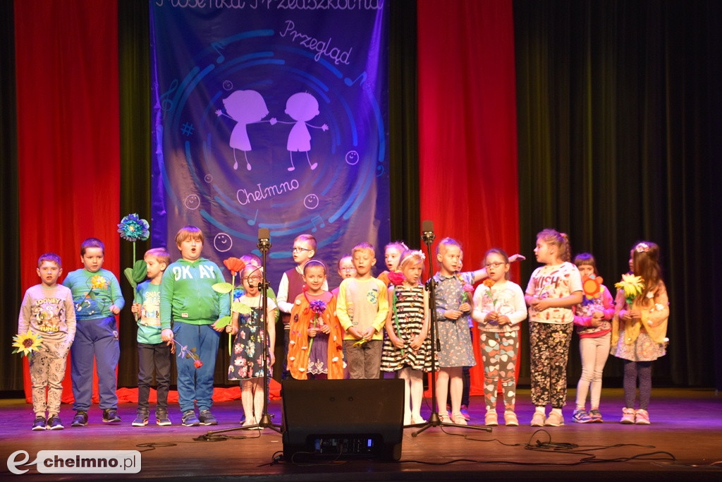 Radosne śpiewanie na Festiwalu Piosenki Przedszkolnej