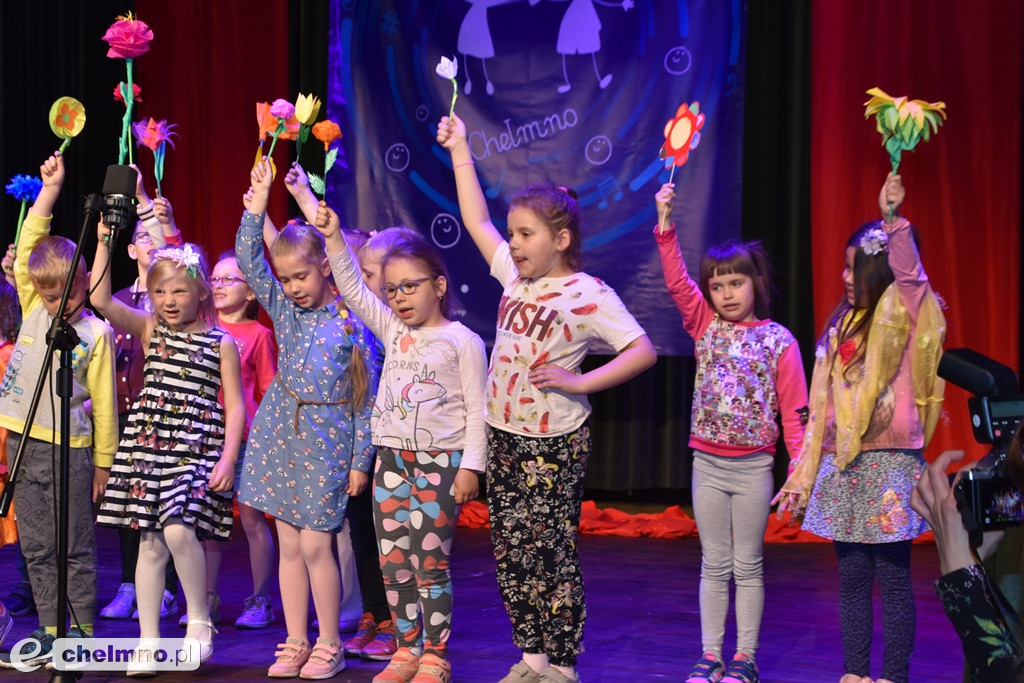 Radosne śpiewanie na Festiwalu Piosenki Przedszkolnej