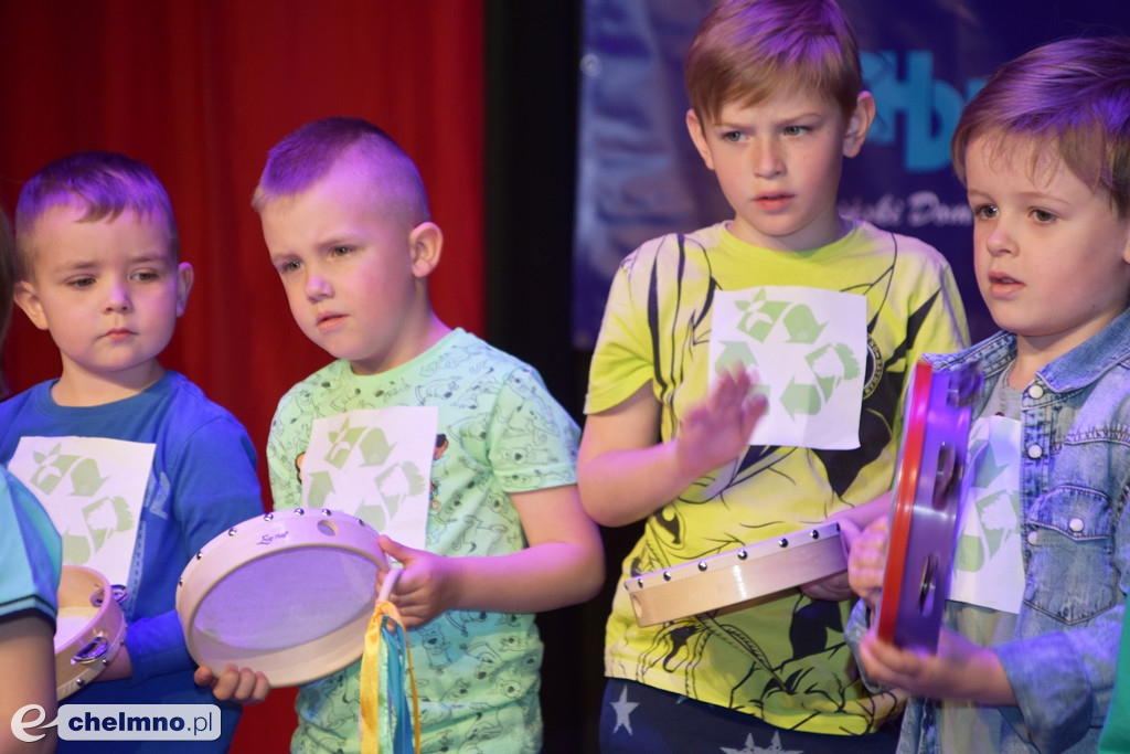 Radosne śpiewanie na Festiwalu Piosenki Przedszkolnej