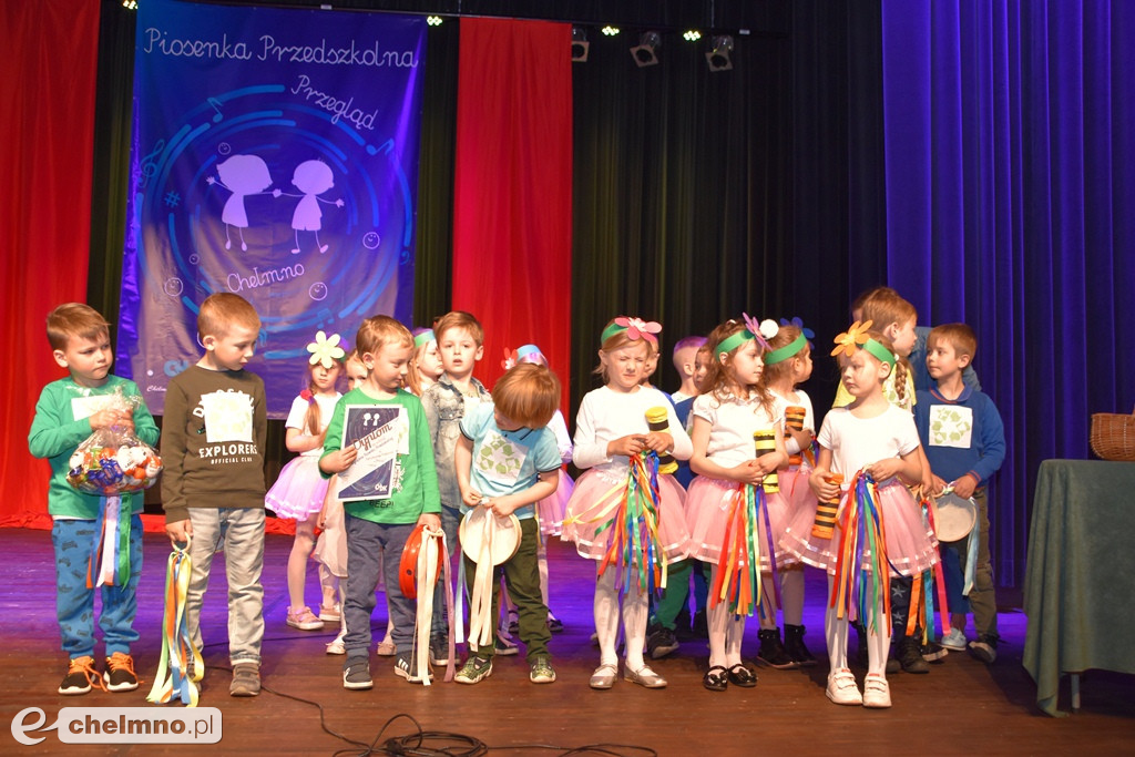 Radosne śpiewanie na Festiwalu Piosenki Przedszkolnej