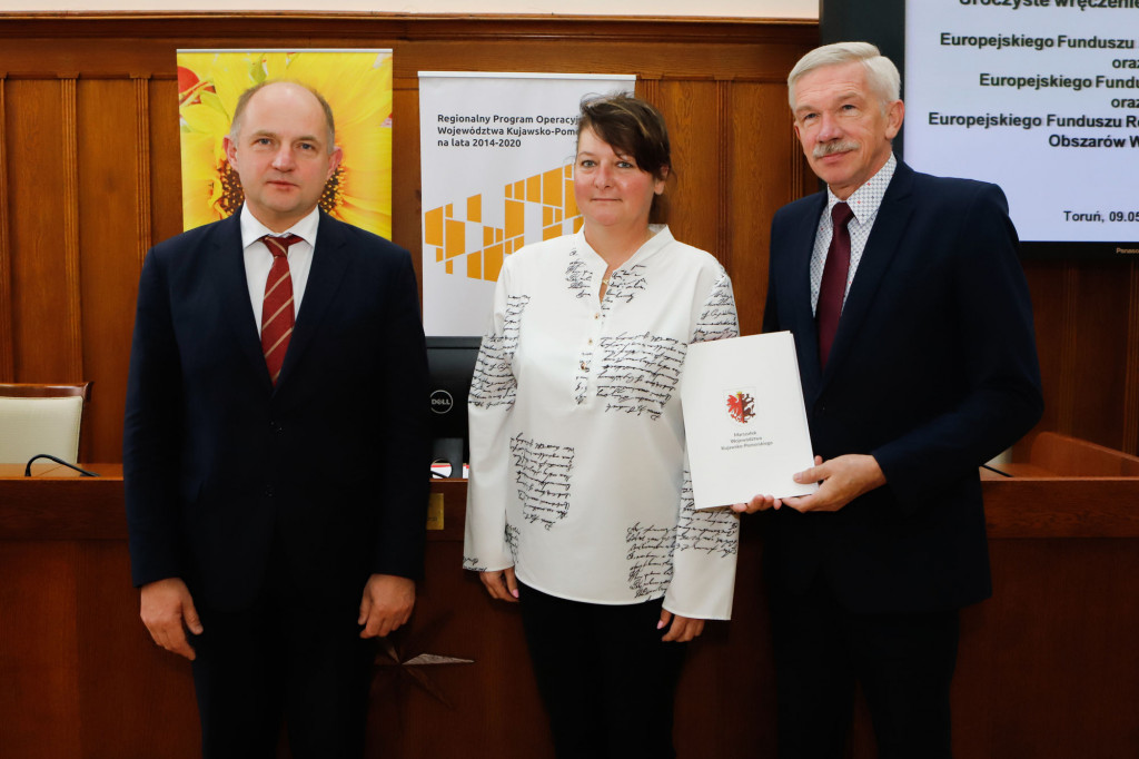 Wsparcie na edukację, inwestycje, dotacje dla przedsiębiorców