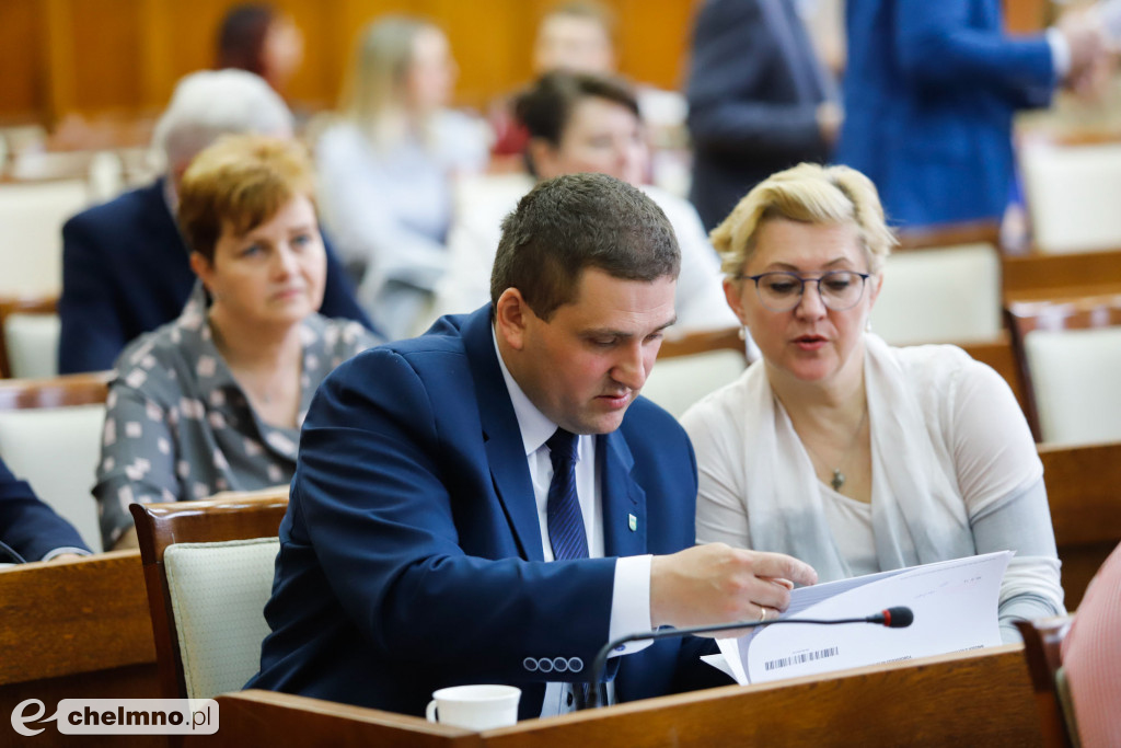 Wsparcie na edukację, inwestycje, dotacje dla przedsiębiorców