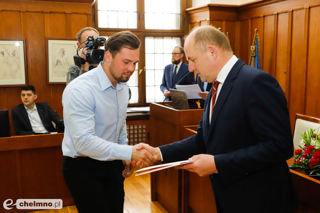 Wsparcie na edukację, inwestycje, dotacje dla przedsiębiorców