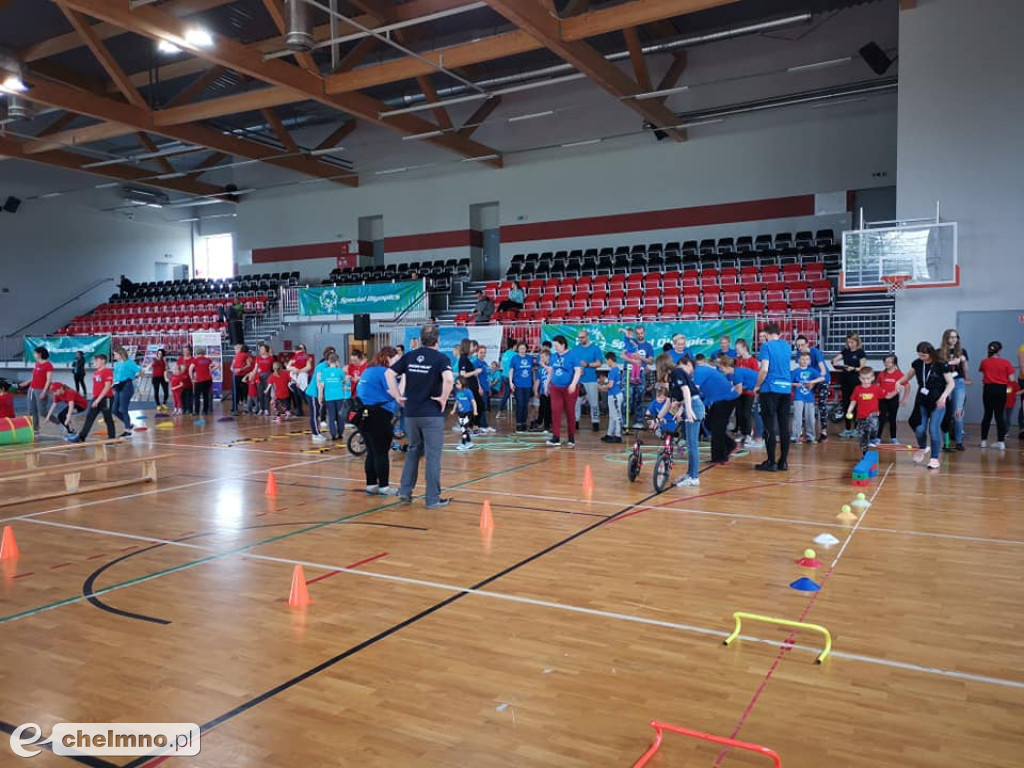Wesołe zabawy podczas Dnia Młodego Sportowca