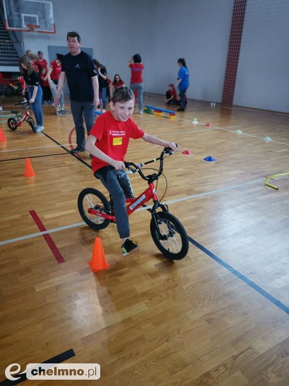 Wesołe zabawy podczas Dnia Młodego Sportowca