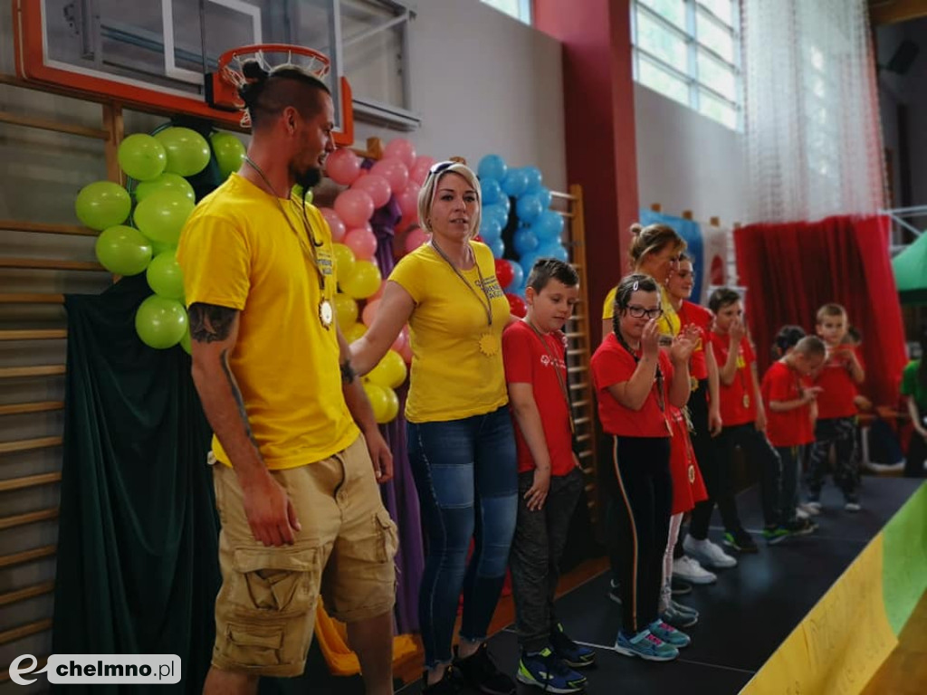 Wesołe zabawy podczas Dnia Młodego Sportowca