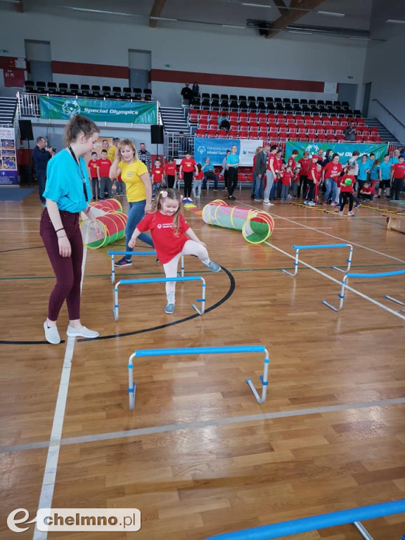 Wesołe zabawy podczas Dnia Młodego Sportowca