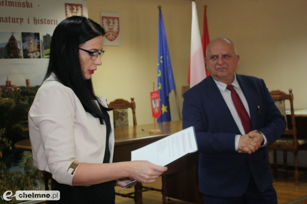 Czeki dla sołtysów na realizację zadań konkursowych
