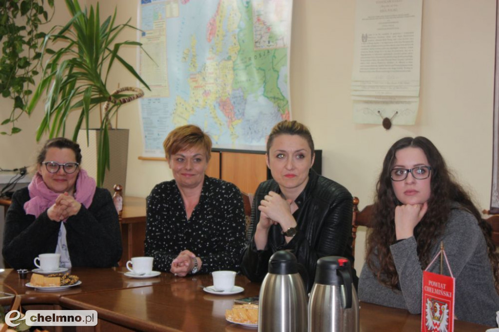 Czeki dla sołtysów na realizację zadań konkursowych