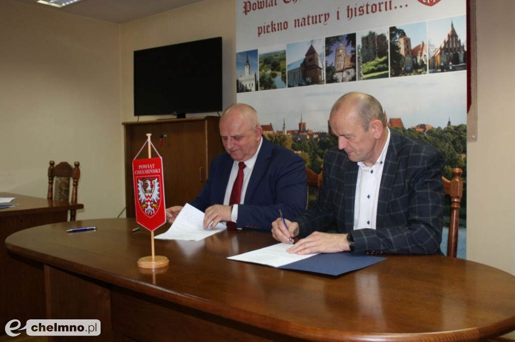 Czeki dla sołtysów na realizację zadań konkursowych