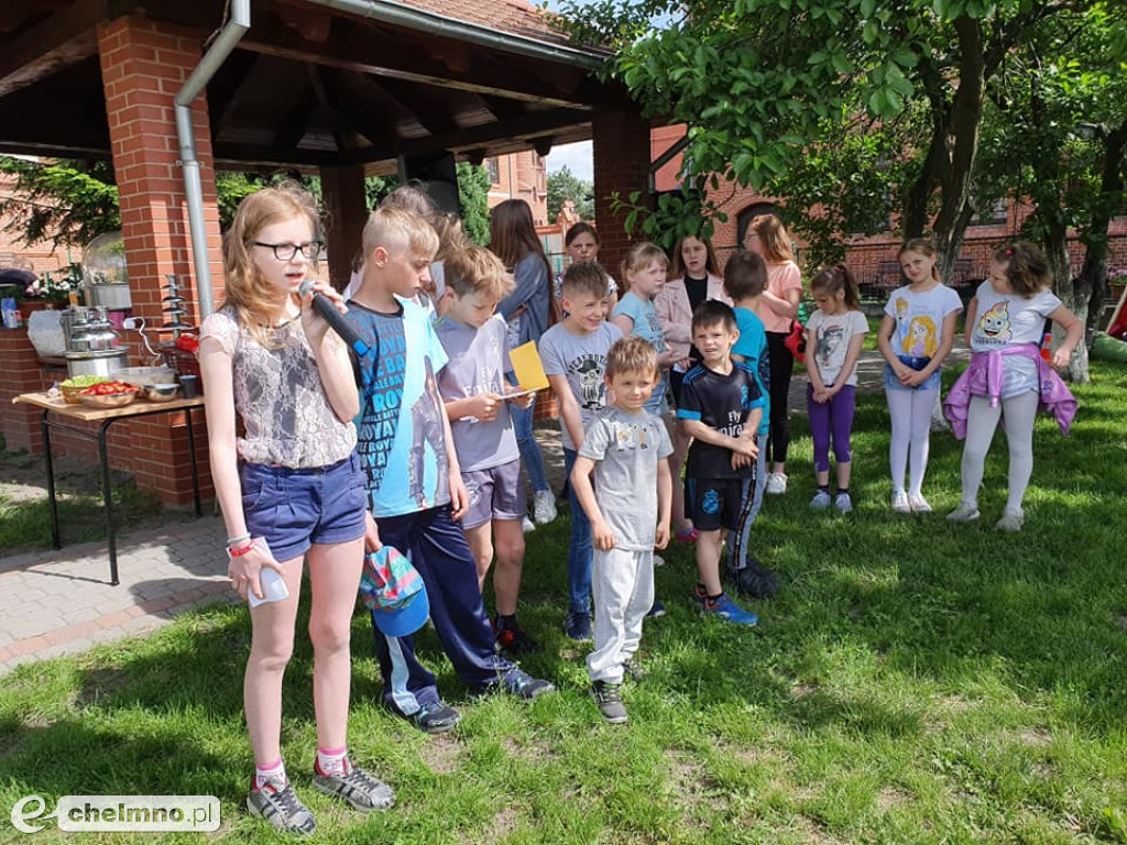 Sympatyczne, piknikowe obchody Dnia Matki i Dziecka
