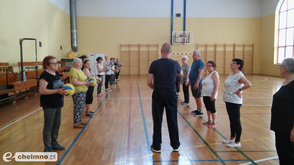 W zdrowym ciele, zdrowy duch: uśmiechnięty Senior