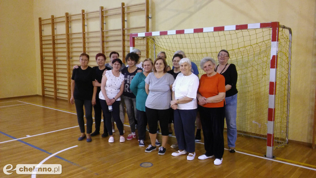 W zdrowym ciele, zdrowy duch: uśmiechnięty Senior