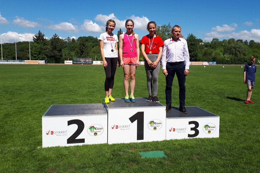 Uczniowie z Czwórki podczas Czwartku Lekkoatletycznego