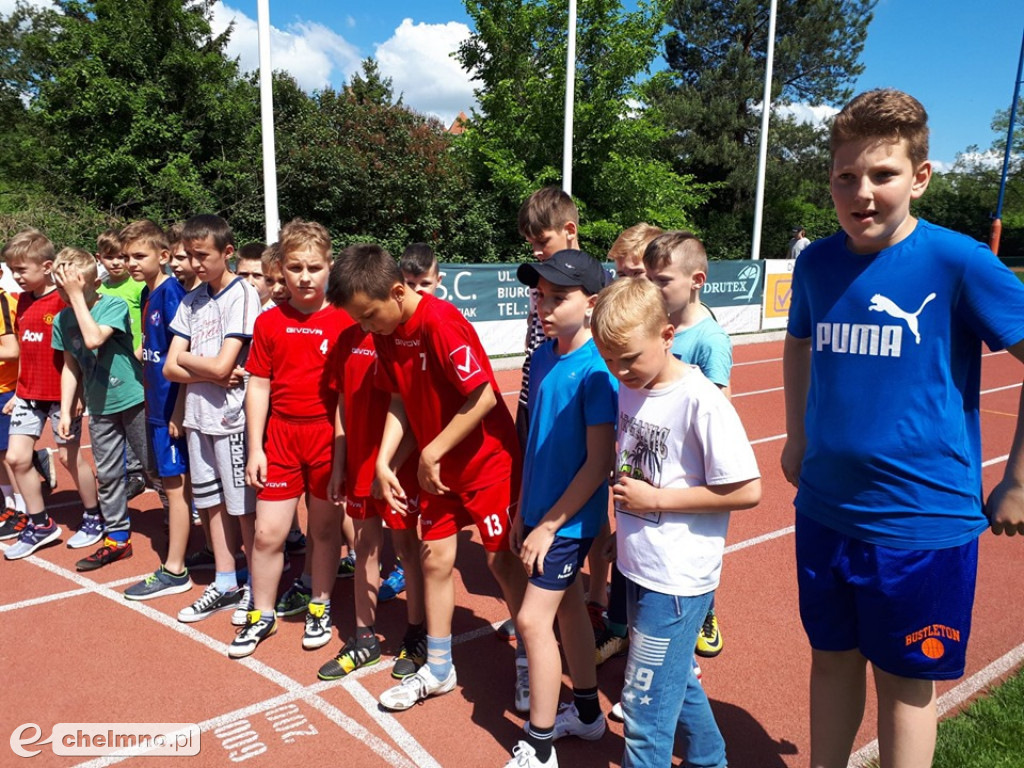 Uczniowie z Czwórki podczas Czwartku Lekkoatletycznego