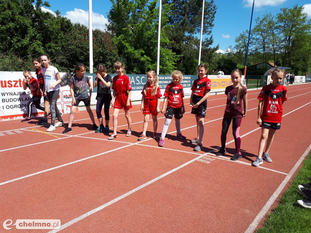 Uczniowie z Czwórki podczas Czwartku Lekkoatletycznego