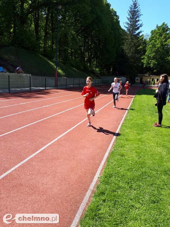 Uczniowie z Czwórki podczas Czwartku Lekkoatletycznego