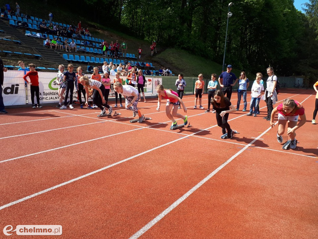 Uczniowie z Czwórki podczas Czwartku Lekkoatletycznego