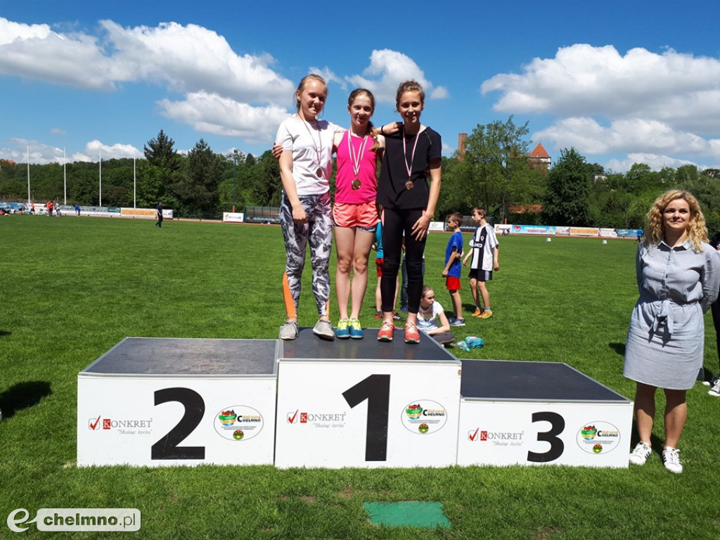 Uczniowie z Czwórki podczas Czwartku Lekkoatletycznego