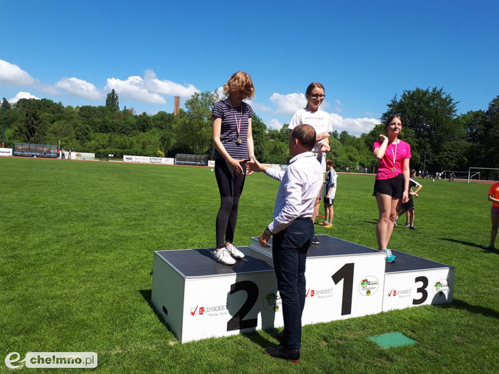 Uczniowie z Czwórki podczas Czwartku Lekkoatletycznego